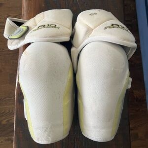 MOVING SALE 🏠 Mens Adult Senior Hockey Elbow Pads TPS Pro Model Good Condition
